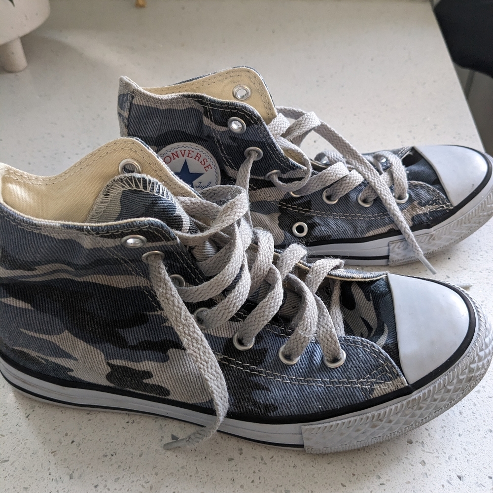 Converse shoes - Picture 4 of 5
